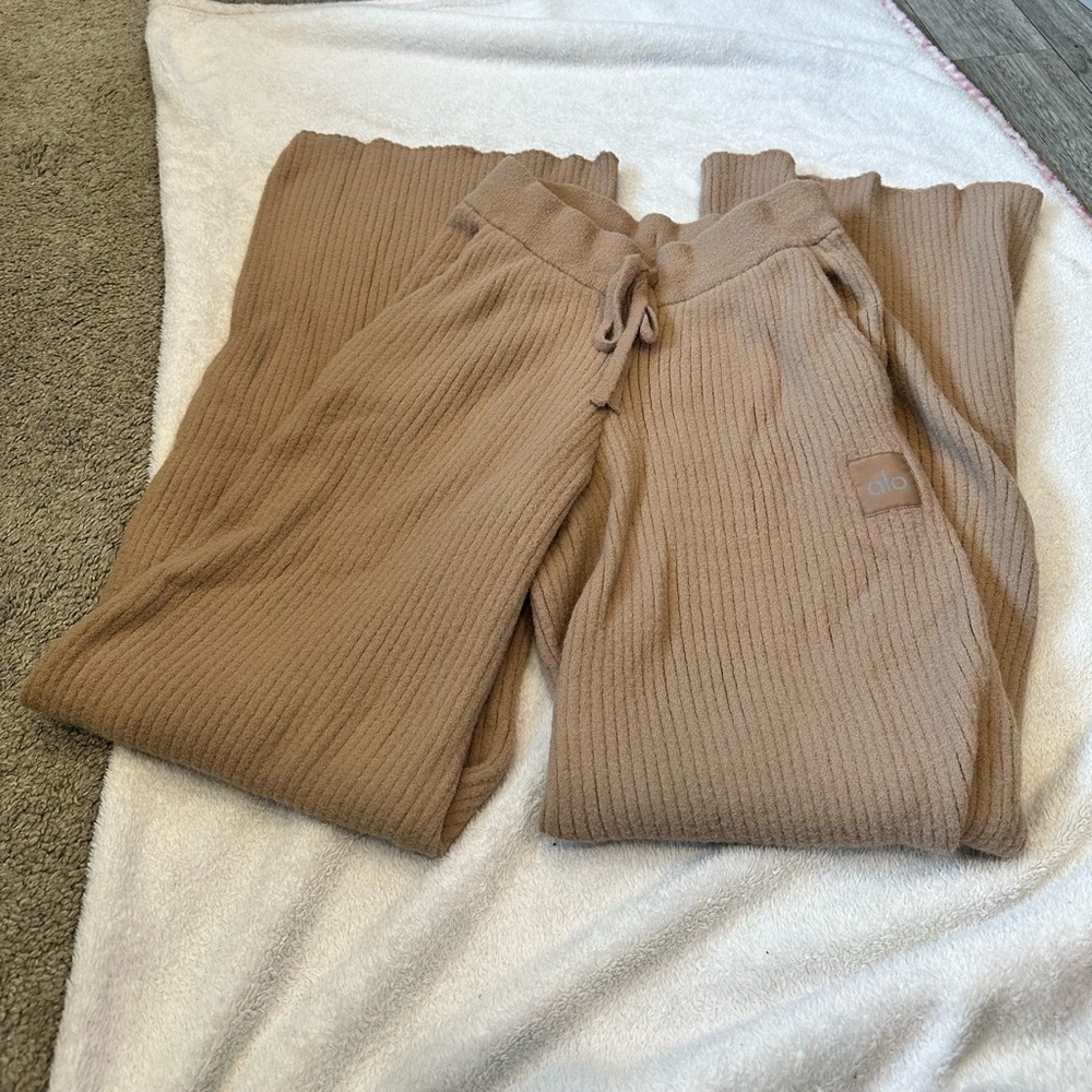 ALO Yoga Ribbed Brown Lounge Pants